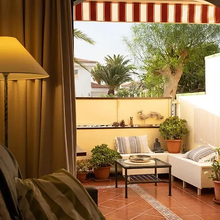 Melo's Place - Cozy With A Sunny Terrace.