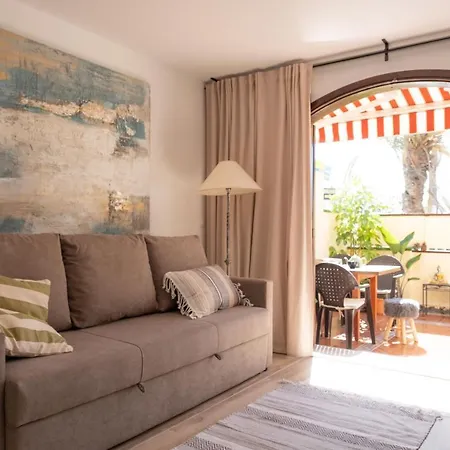 아파트 Melo's Place - Cozy With A Sunny Terrace.