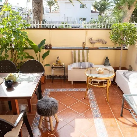 아파트 Melo's Place - Cozy With A Sunny Terrace. *