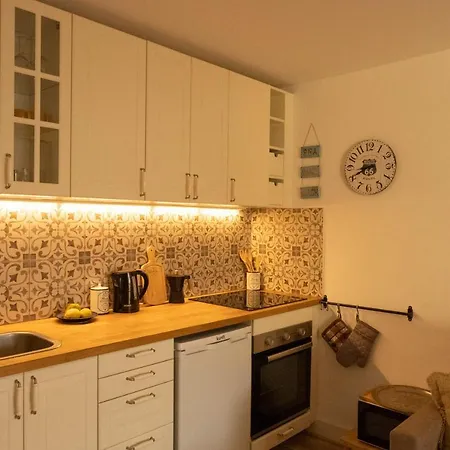 아파트 Melo's Place - Cozy With A Sunny Terrace. *