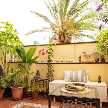 아파트 Melo's Place - Cozy With A Sunny Terrace. *