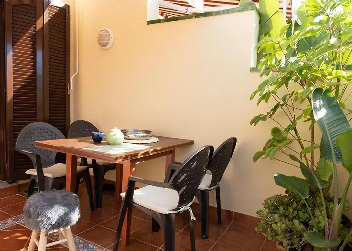 Apartment Melo's Place - Cozy With A Sunny Terrace.