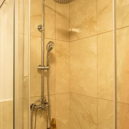 Melo's Place - Cozy With A Sunny Terrace. *