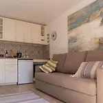 Διαμέρισμα Melo's Place - Cozy With A Sunny Terrace.