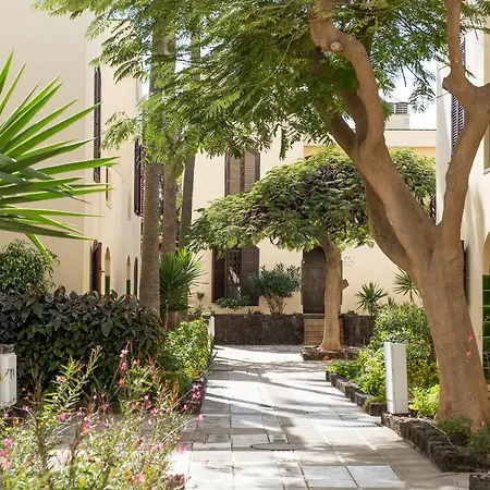 Melo's Place - Cozy With A Sunny Terrace.