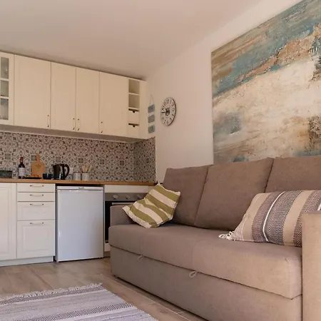 شقة Melo's Place - Cozy With A Sunny Terrace.
