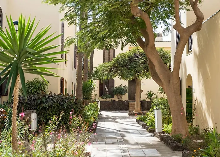 Melo's Place - Cozy With A Sunny Terrace.