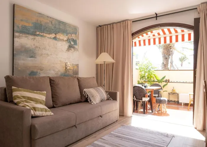 Daire Melo's Place - Cozy With A Sunny Terrace.