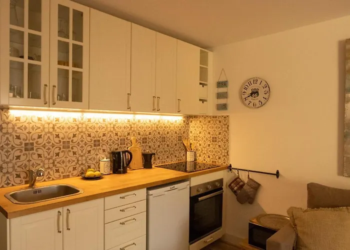 Daire Melo's Place - Cozy With A Sunny Terrace. *