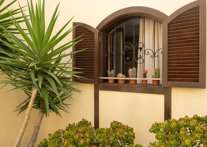 Melo's Place - Cozy With A Sunny Terrace. *